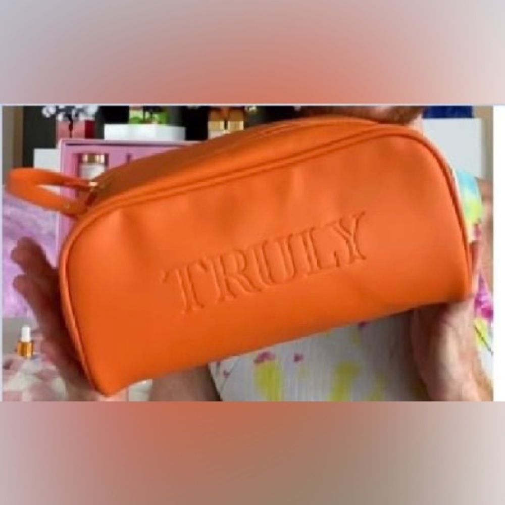 Truly Beauty Signature Vanity Case